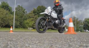 Distance de freinage à moto : une étude allemande révèle une sous-estimation