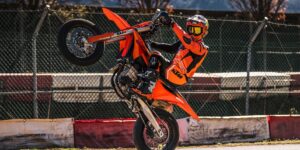 KTM 450 SMR 2027 : nouvel habillage orange et garantie prolongée à 12 829 €
