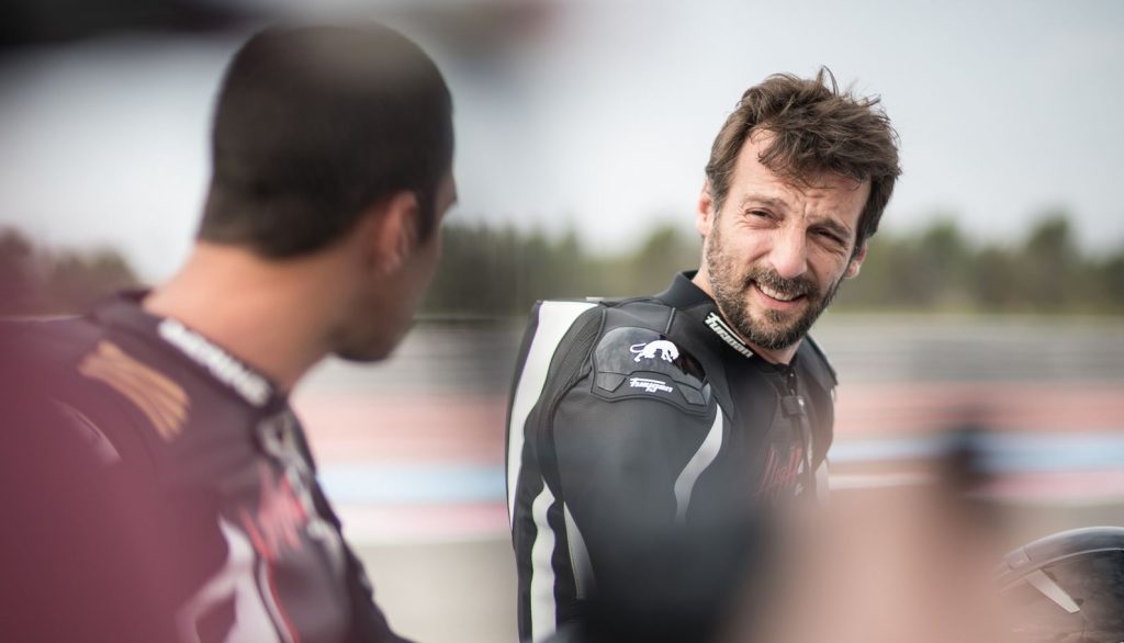 mathieu kassovitz pendant l'émission highside moto
