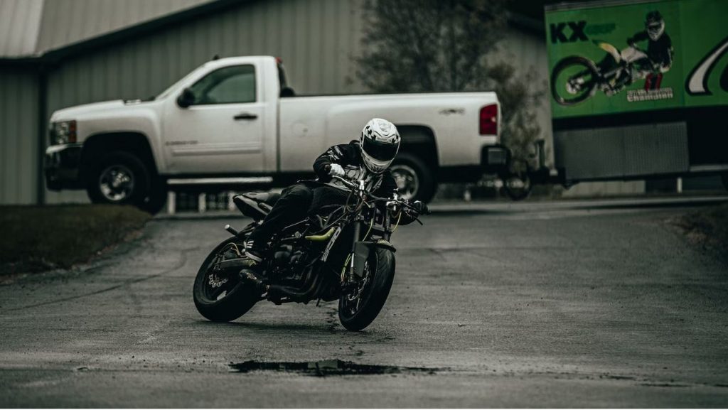 conduite moto avec vent