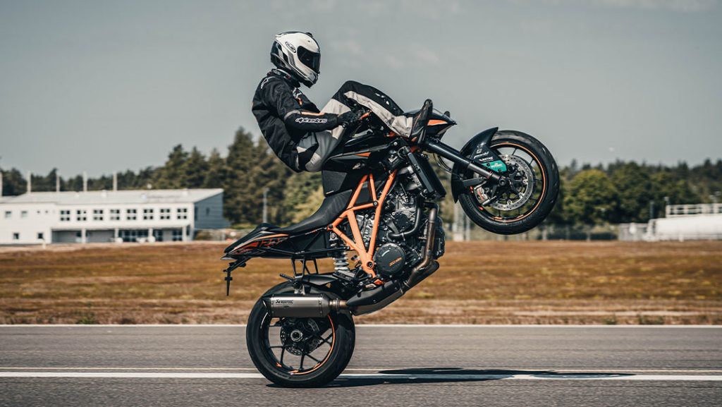 magnus handlebar wheelie