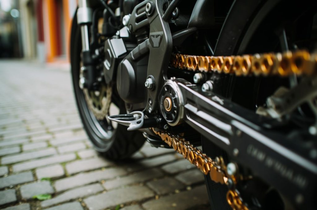 réglage de la chaine moto