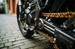 réglage de la chaine moto
