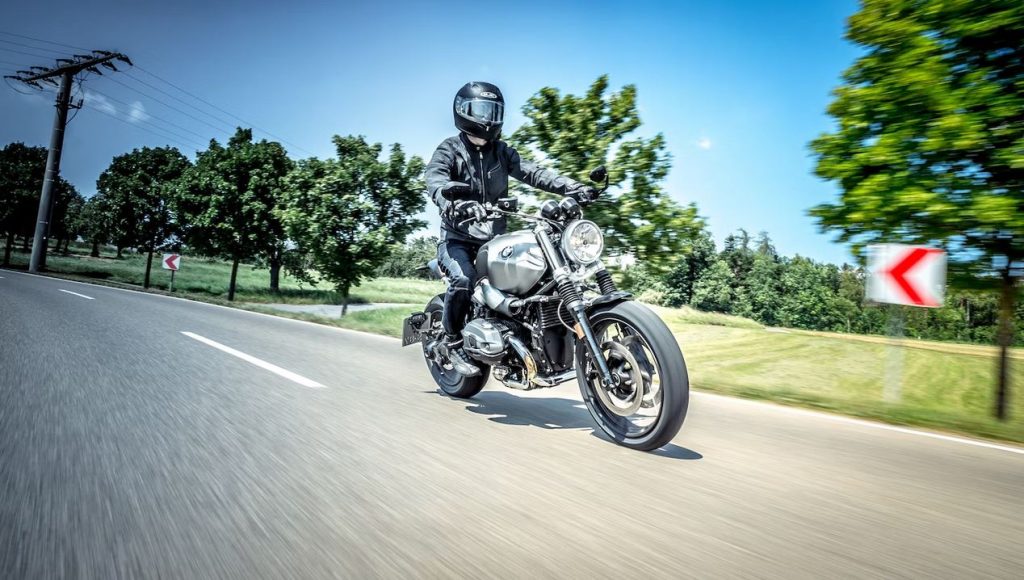 rouler en moto l'été